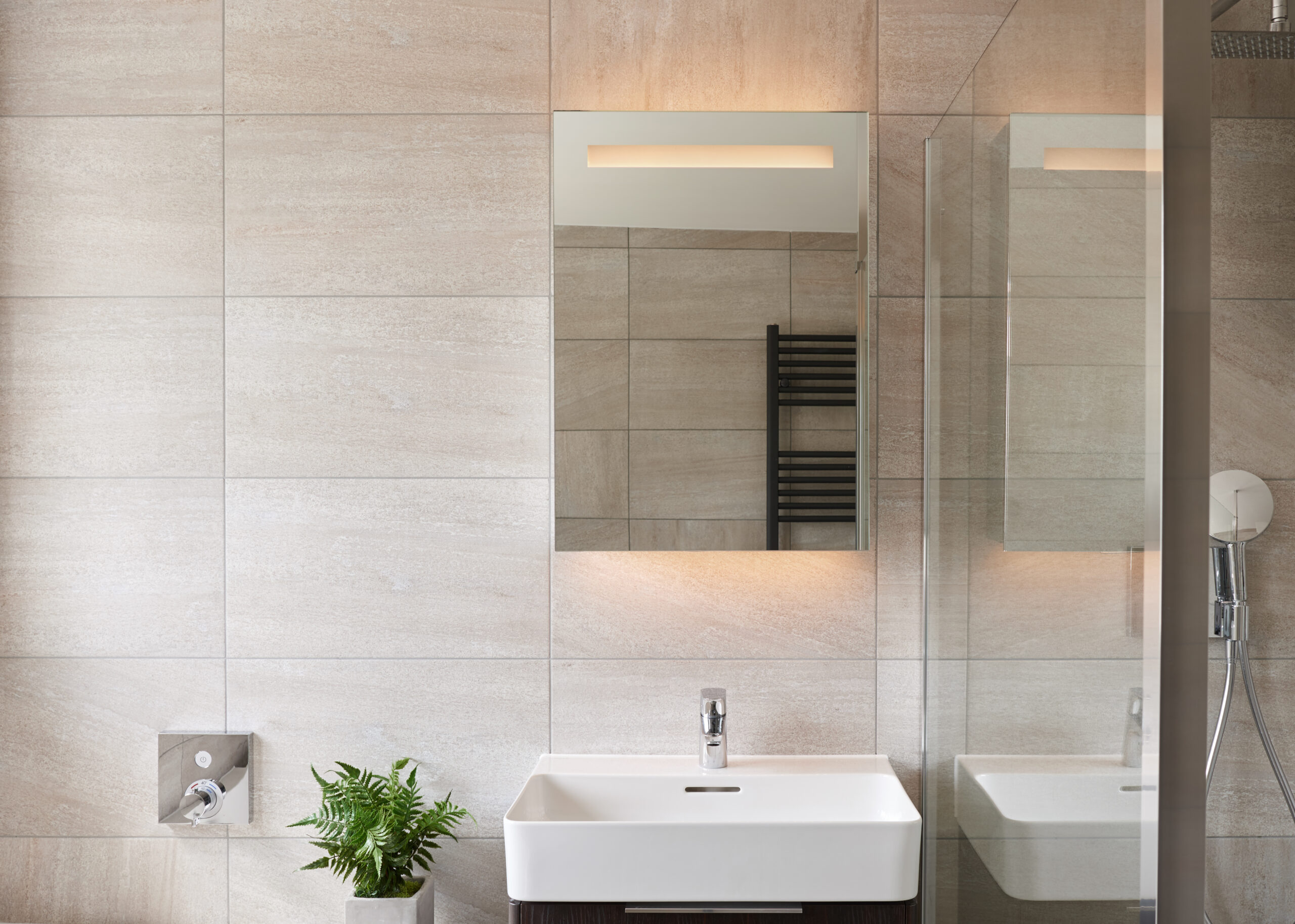 Esto Inga with wall wash above and below! Inga